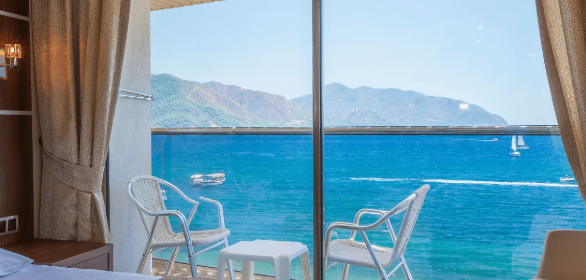 Best Places to Stay on Seabreeze Boulevard: Stay Steps from the Shore