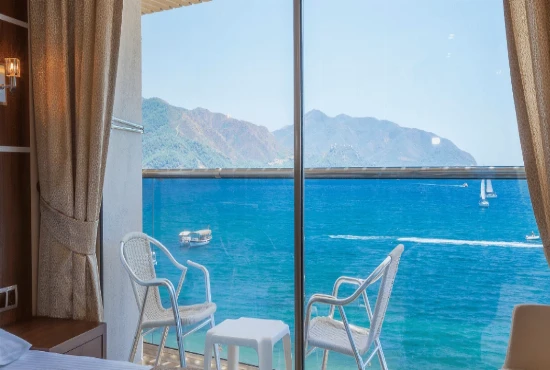 Best Places to Stay on Seabreeze Boulevard: Stay Steps from the Shore