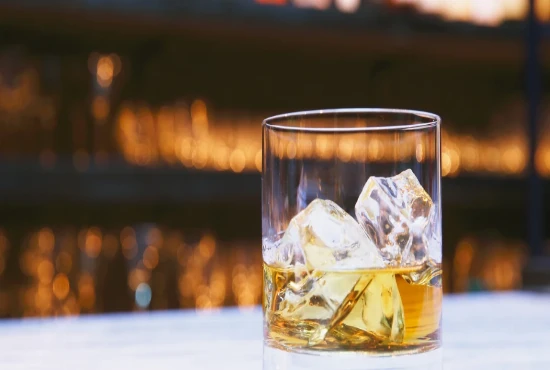 Bobby’s Bar & Lounge: Chill Cocktails & DJ Nights by the Beach