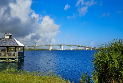 Discover Holly Hill: The Artsy Riverside Town Next to Daytona