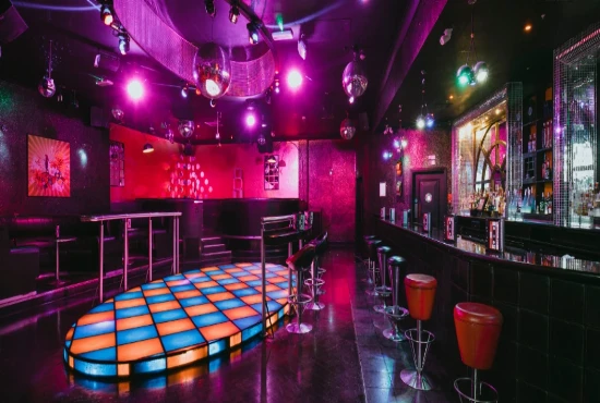 Razzle’s Nightclub: Daytona’s Ultimate Dance Floor Vibe