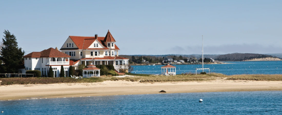 Best Places to Stay on Seabreeze Boulevard: Stay Steps from the Shore