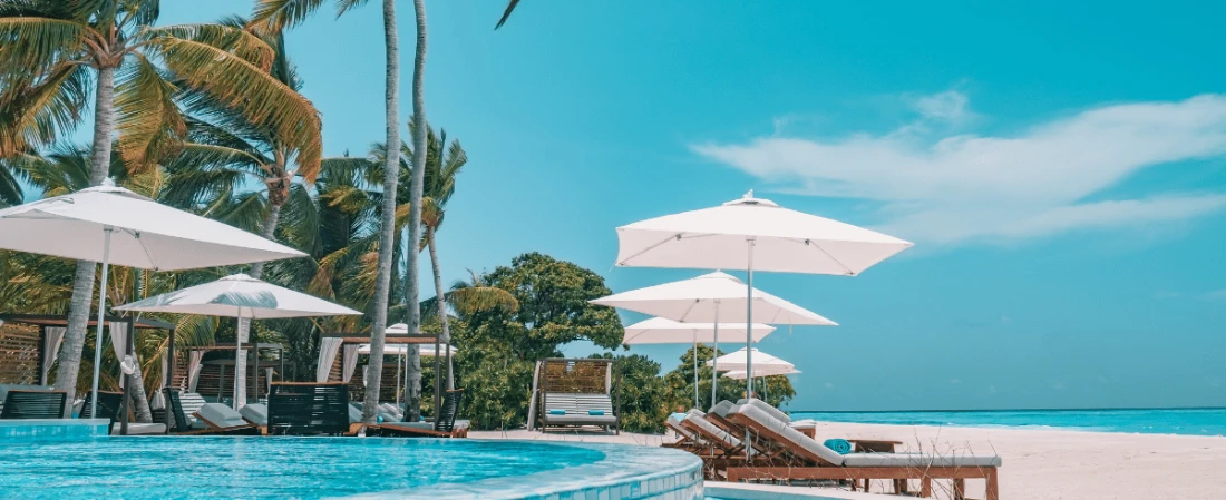 Best Places to Stay on Seabreeze Boulevard: Stay Steps from the Shore